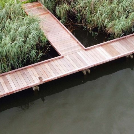 Bangkirai Vlonderplank, Enkel Slipprofiel 2,5x14,5x244cm ( Vraag naar actuele voorraad, deze verschillen per locatie ).