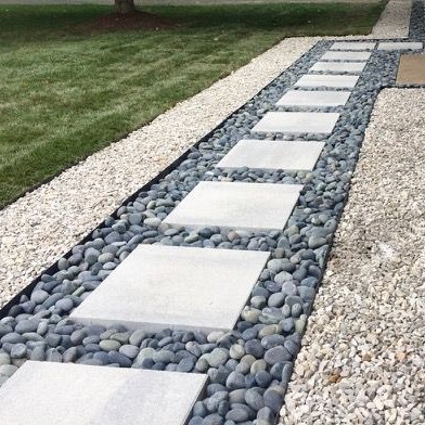 25kg Beach Pebbles Black 8-16mm
