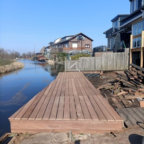 Bangkirai Vlonderplank, Enkel Slipprofiel 2,5x14,5x244cm ( Vraag naar actuele voorraad, deze verschillen per locatie ).