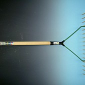 Hooihark  JOST,  kunststof,  16 tanden,  recht, steel 160 x 2,8 cm.