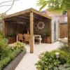 Sfeervolle overkapping met beige tegels