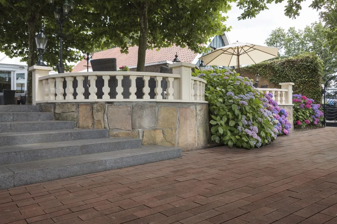 85646_363 Dikformaat strak tuin 21x7cm