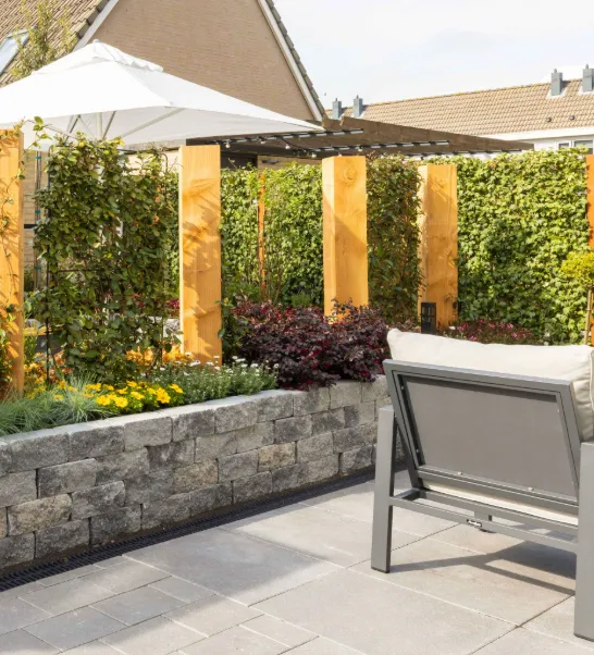 Terras met plantenbak